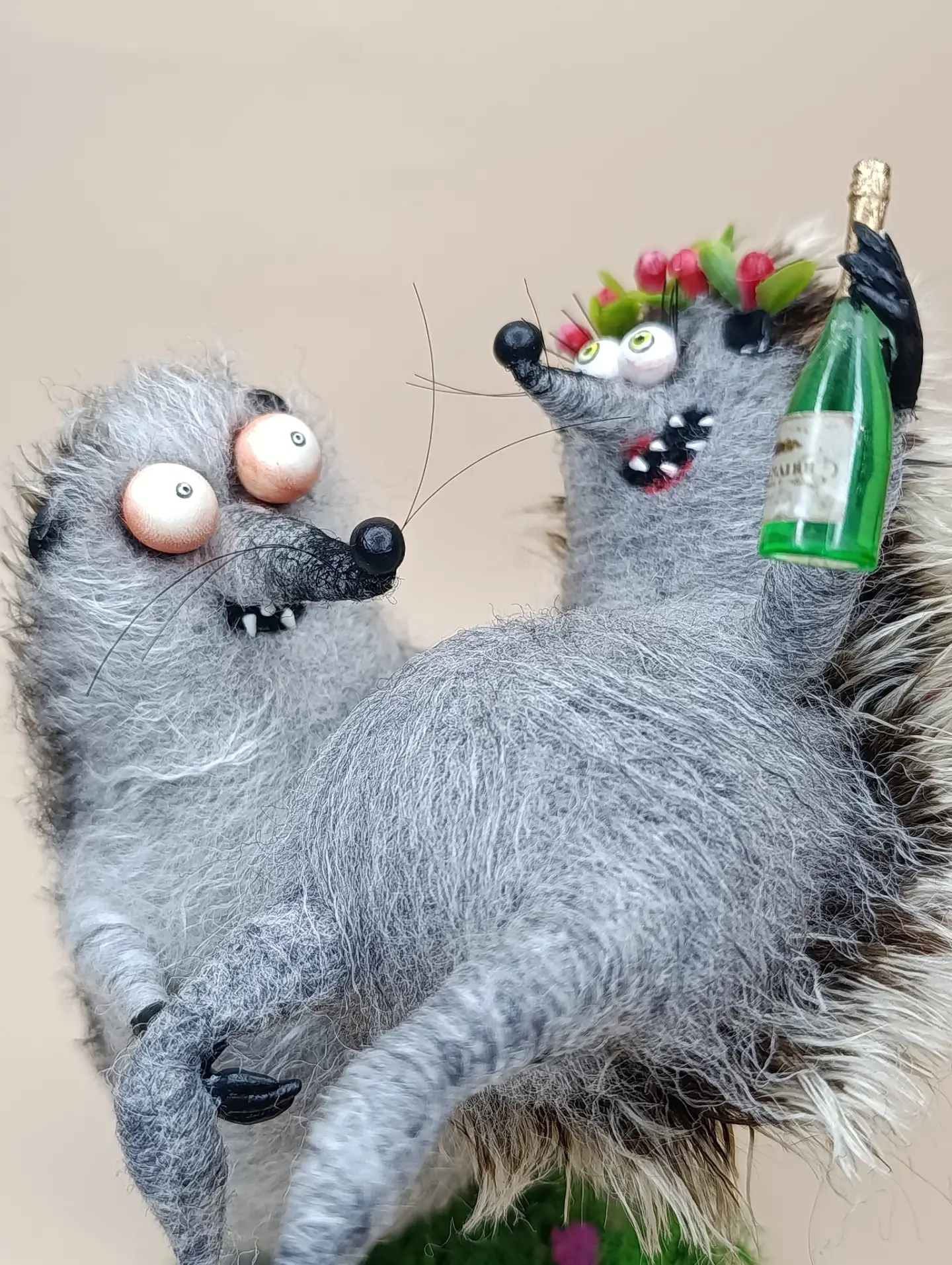 深陷爱情之毒的刺猬情侣一对