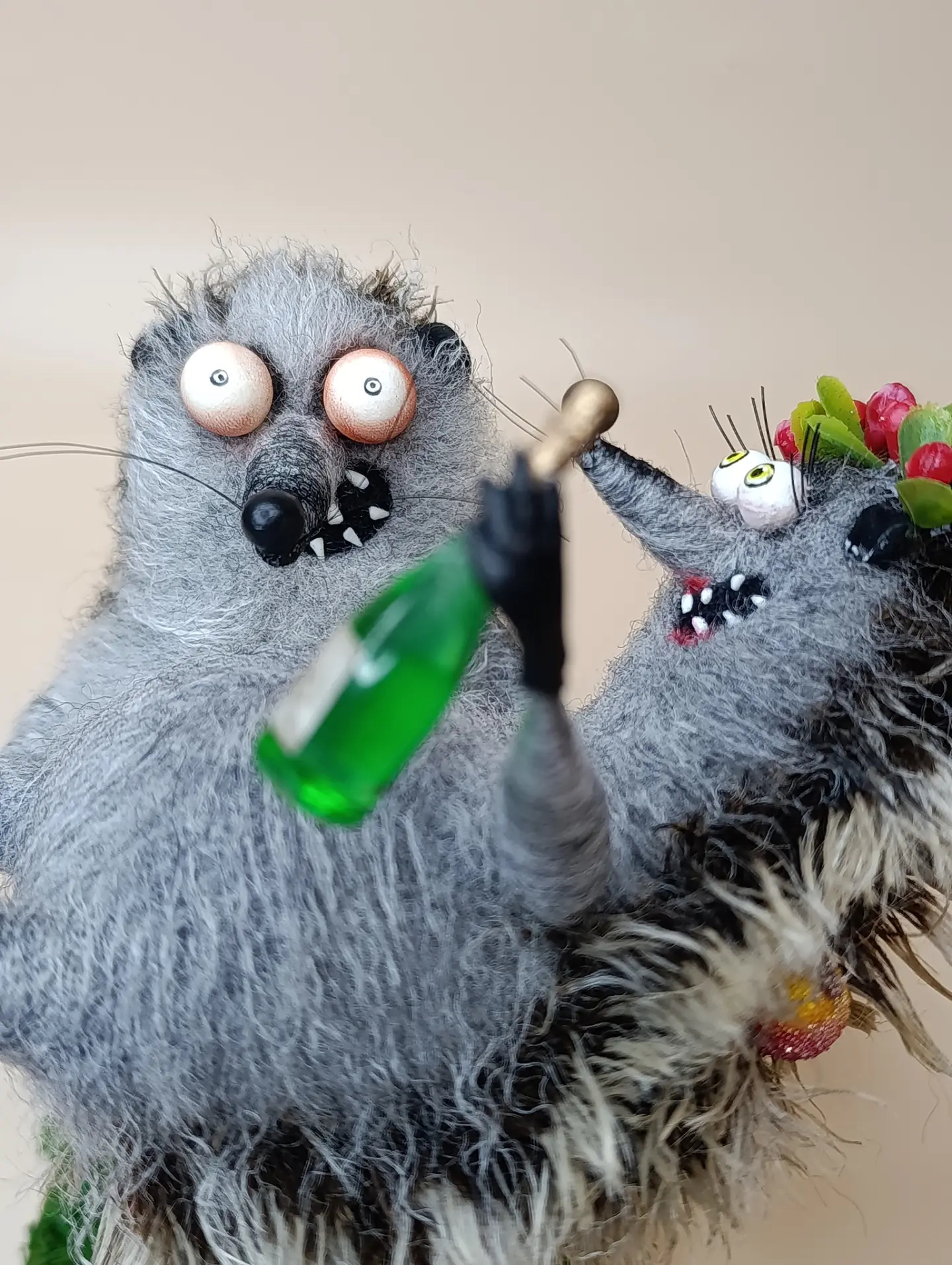 深陷爱情之毒的刺猬情侣一对